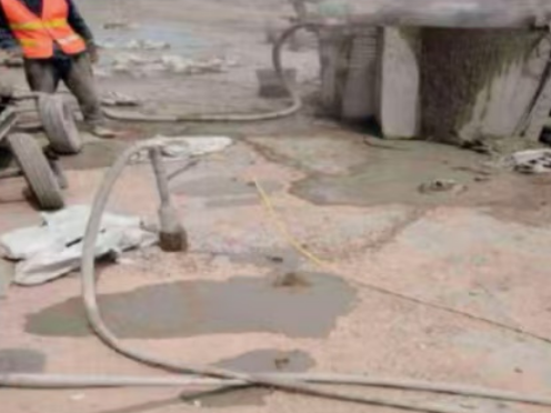 忻城水泥混凝土路面板底注浆技术 路面脱空注浆整治方案