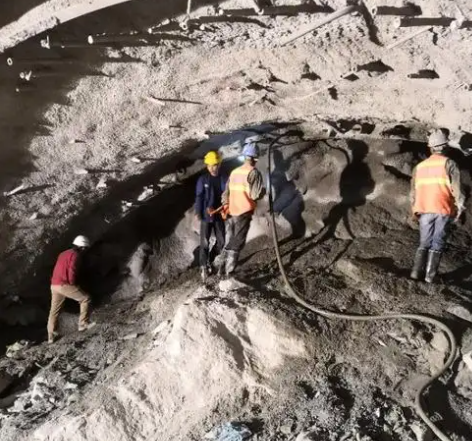 忻城拱顶带模注浆料的施工流程及注意事项